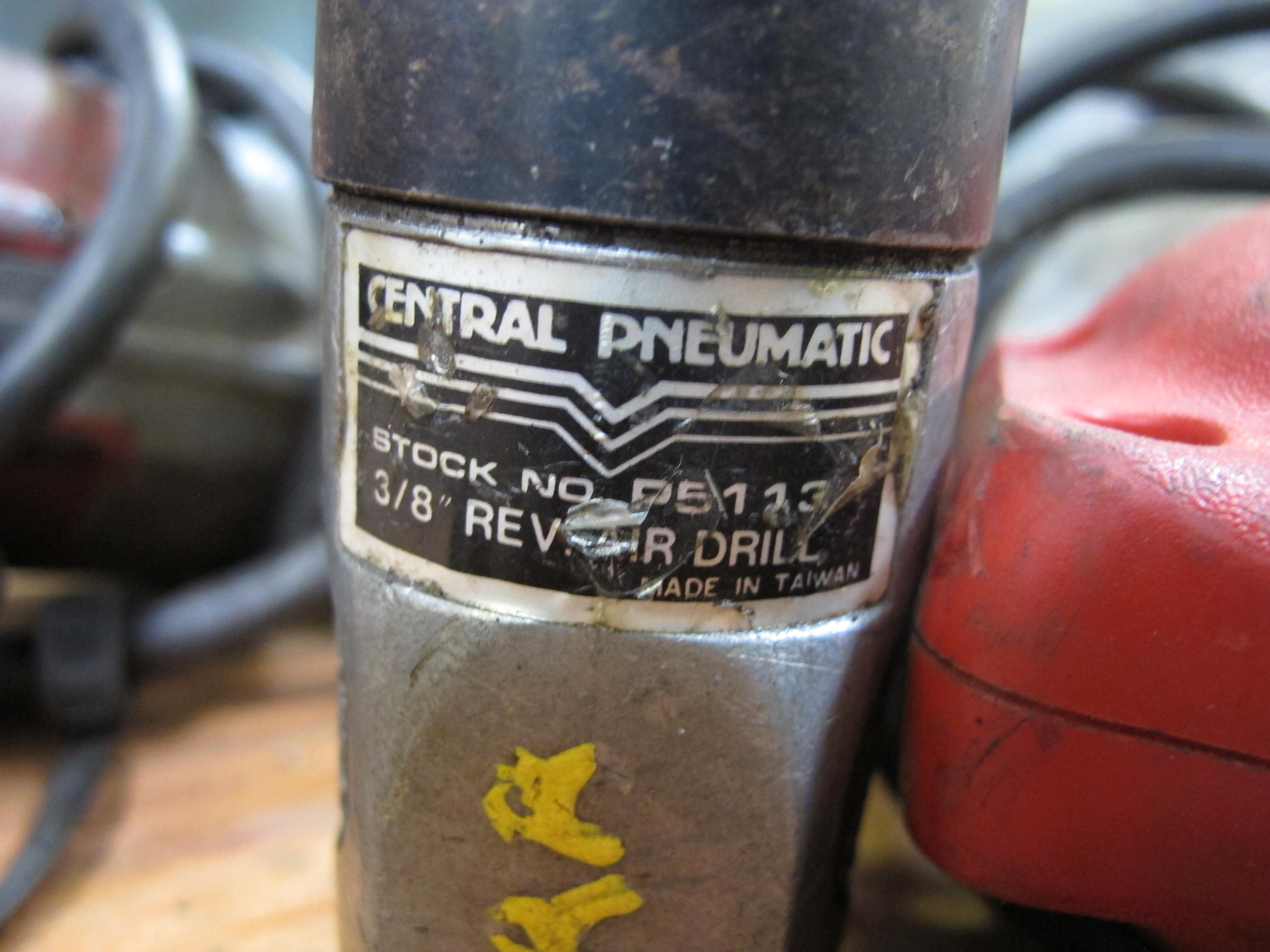 LOT TO INCLUDE: (1) MILWAUKEE 1/2 IN DRILL, CATALOG # 400741, MILWAUKEE HAND DRILL, 3/8 IN, CATALOG# 0222-1, 3.5 A, 0-1000 RPM, 120 V, (1) CENTRAL PNEUMATIC 3/8 IN DRILL MODEL# R95030021. LOADING & HANDLING FEE $5-4005
